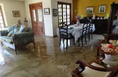 Vendo linda casa no condominio de alto padrão ubá 7.