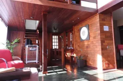 Ótima casa em condomínio fechado na estrada francisco da cruz nunes 1265.