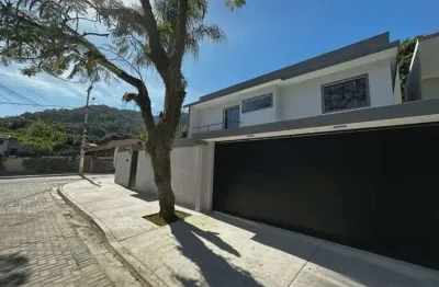 Casa com 4 quartos à venda na Rua Nove, Itaipu, Niterói