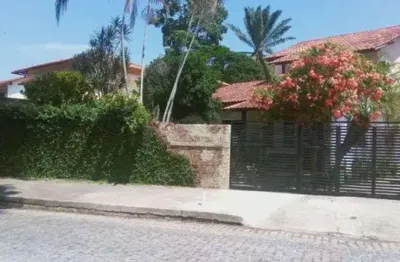 Alugamos casa em localização estratégicamente privilegiada