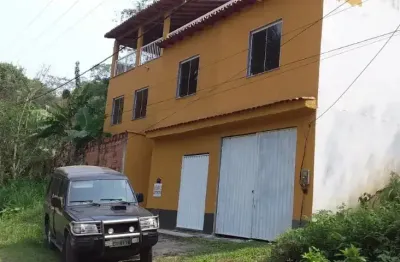 Casa em local tranquilo, muito ar puro, verde, em niterói, próximo à inõa