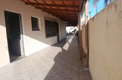 Ótima casa lado praia com 2 quartos, 2 banheiros em caraguatatuba-sp