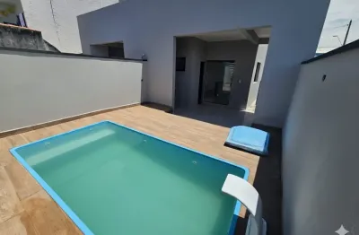 Lindo sobrado com piscina, 2 quartos sendo 2 suítes em caraguatatuba-sp