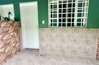 Linda casa de condomínio fechado em caraguatatuba, 2 quartos , vaga