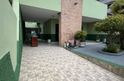 Linda casa no Jardim Primavera em Caraguatatuba-SP com 3 quartos, 3 banheiros