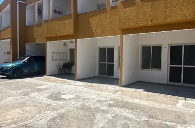 Linda casa de condomínio fechado no jardim britânia / caraguatatuba-sp