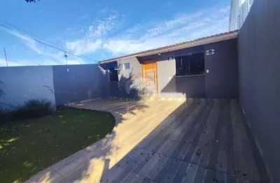 Casa a venda, com 01 suíte + 01 quarto, área gourmet e grande sobra de terreno