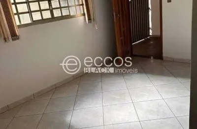 Casa para aluguel, 2 quartos, 1 vaga, bosque - araguari/mg