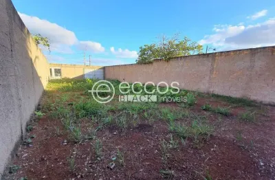 Terreno à venda na Rua Andorra, 138, Laranjeiras, Uberlândia
