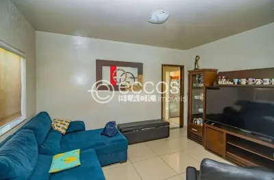 Casa à venda, 4 quartos, 2 suítes, 4 vagas, saraiva - uberlândia/mg