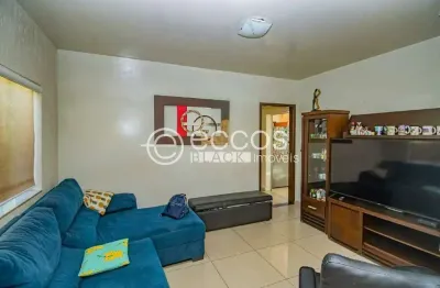 Casa à venda, 4 quartos, 2 suítes, 4 vagas, saraiva - uberlândia/mg