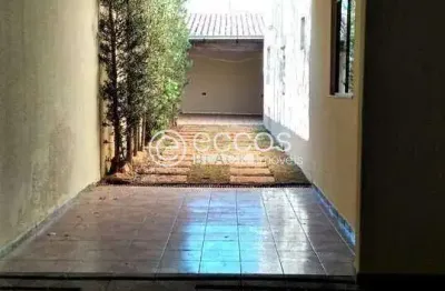Casa à venda, 3 quartos, 1 suíte, 3 vagas, laranjeiras - uberlândia/mg