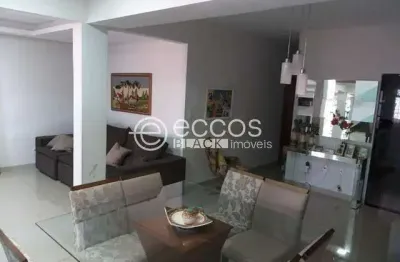 Casa à venda, 3 quartos, 3 suítes, 2 vagas, jardim europa - uberlândia/mg