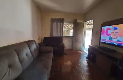 Casa à venda, 2 quartos, 2 vagas, planalto - uberlândia/mg