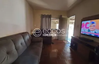 Casa com 2 quartos à venda na Rua do Cabeleireiro, 541, Planalto, Uberlândia