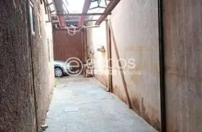 Barracão à venda, 1 quarto, Nossa Senhora das Graças - Uberlândia/MG
