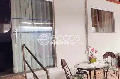 Casa à venda, 6 quartos, 2 vagas, centro - uberlândia/mg
