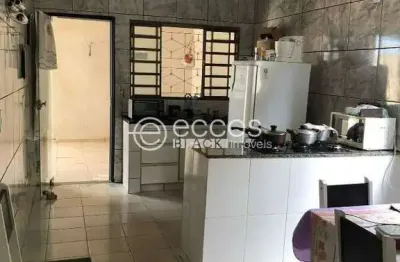 Casa à venda, 2 quartos, 2 vagas, laranjeiras - uberlândia/mg