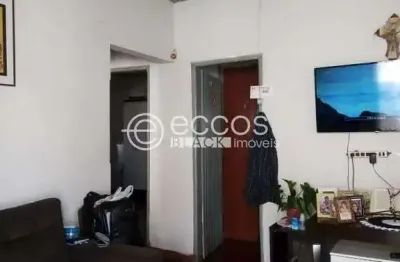 Casa com 2 quartos à venda na Rua Bahia, 1055, Brasil, Uberlândia