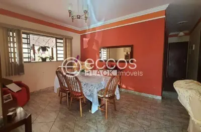 Casa à venda, 3 quartos, 1 suíte, 2 vagas, carajás - uberlândia/mg