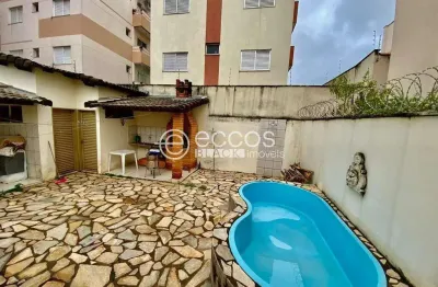 Casa à venda, 3 quartos, 1 suíte, 2 vagas, santa mônica - uberlândia/mg