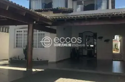 Casa à venda, 3 quartos, 3 suítes, 4 vagas, saraiva - uberlândia/mg
