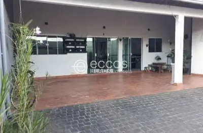Casa à venda, 3 quartos, 1 suíte, 3 vagas, cidade jardim - uberlândia/mg