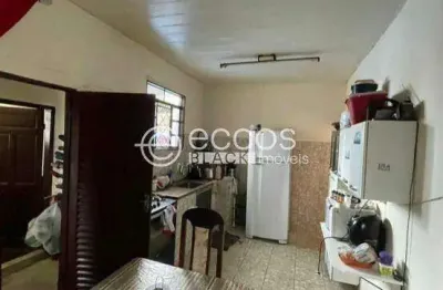 Casa à venda, 4 quartos, 2 vagas, centro - araguari/mg