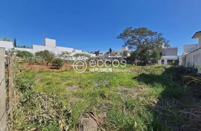 Terreno à venda na Rua Caracuri, 86, Jardim Karaíba, Uberlândia