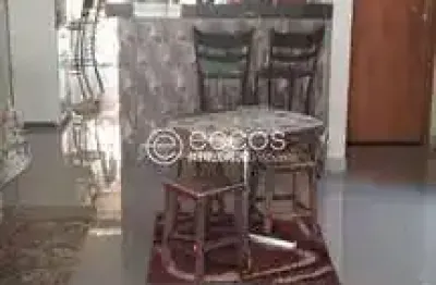 Casa à venda, 2 quartos, 1 suíte, 2 vagas, novo mundo - uberlândia/mg