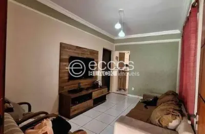 Casa à venda, 3 quartos, 1 suíte, 2 vagas, laranjeiras - uberlândia/mg