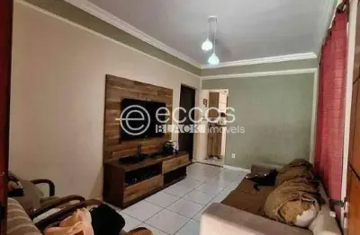 Casa à venda, 3 quartos, 1 suíte, 2 vagas, laranjeiras - uberlândia/mg