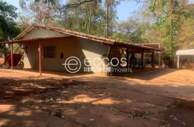 Chácara / sítio com 2 quartos à venda na Rua Campolina, 619, Jockey Camping, Uberlândia