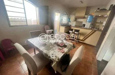 Casa à venda, 3 quartos, 1 suíte, 2 vagas, presidente roosevelt - uberlândia/mg