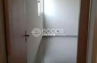 Casa à venda, 2 quartos, 1 suíte, 2 vagas, loteamento monte hebron - uberlândia/mg