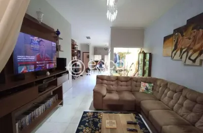 Casa à venda, 3 quartos, 2 suítes, 2 vagas, milenium - araguari/mg