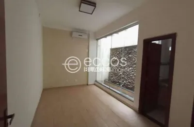 Sala comercial à venda na Avenida Tiradentes, 323, Centro, Araguari