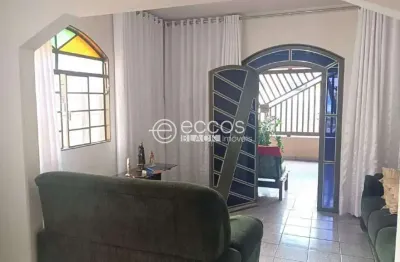 Casa à venda, 3 quartos, 1 suíte, 3 vagas, custódio pereira - uberlândia/mg