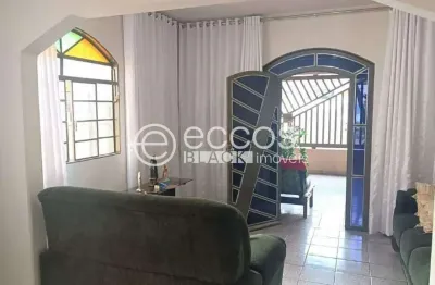 Casa à venda, 3 quartos, 1 suíte, 3 vagas, custódio pereira - uberlândia/mg