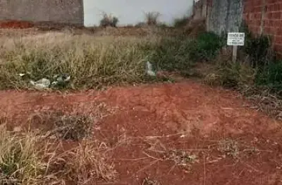 Terreno à venda na Rua Madrid, 88, Conjunto Ouro Verde, Araguari