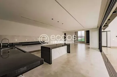 Casa em condomínio à venda, 4 quartos, 3 suítes, 2 vagas, Laranjeiras - Uberlândia/MG