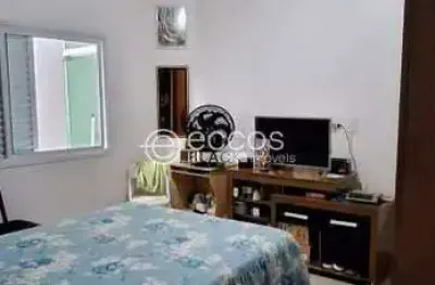 Casa à venda, 3 quartos, 1 suíte, 2 vagas, Alto Umuarama - Uberlândia/MG
