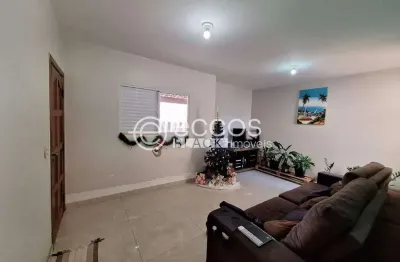 Casa à venda, 3 quartos, 2 suítes, 2 vagas, jardim patrícia - uberlândia/mg