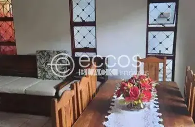 Casa à venda, 3 quartos, 1 suíte, 2 vagas, pacaembu - uberlândia/mg
