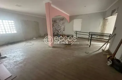 Sala comercial para alugar na Avenida Cesário Alvim, Centro, Uberlândia