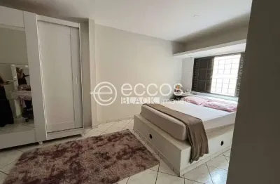 Casa à venda, 3 quartos, 1 suíte, 2 vagas, vila satélite - uberlândia/mg