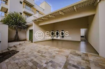 Casa à venda, 3 quartos, 3 suítes, 4 vagas, santa mônica - uberlândia/mg