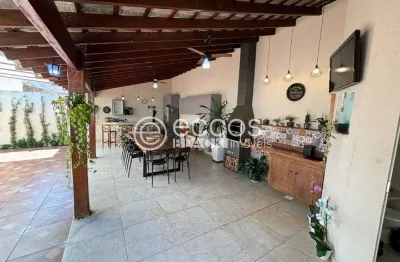 Casa à venda, 3 quartos, 1 suíte, 3 vagas, jardim holanda - uberlândia/mg