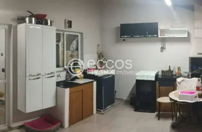 Casa à venda, 2 quartos, 2 suítes, 2 vagas, novo mundo - uberlândia/mg