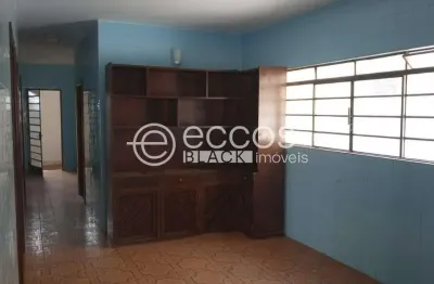 Casa para aluguel, 3 quartos, 1 suíte, 1 vaga, centro - araguari/mg